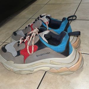 BALENCIAGA Triple S Size 43 - Can be easily cleaned  -Reasonable Offers Accepted